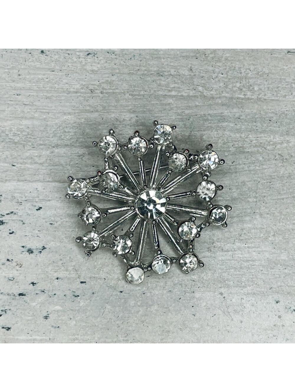 289. Silvertone Bling Vintage Brooch